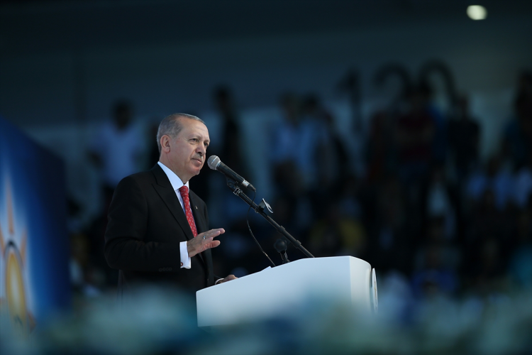 <p>Cumhurbaşkanı Erdoğan, konuşmasında yeni dönemde hayata geçmesi planlanan 146 proje hakkında bûgiler verdi. İşte Erdoğan'ın “Yaparsa AK Parti yapar” diye tanıttığı başkanlık projelerinden bazılan:</p>

<p> </p>
