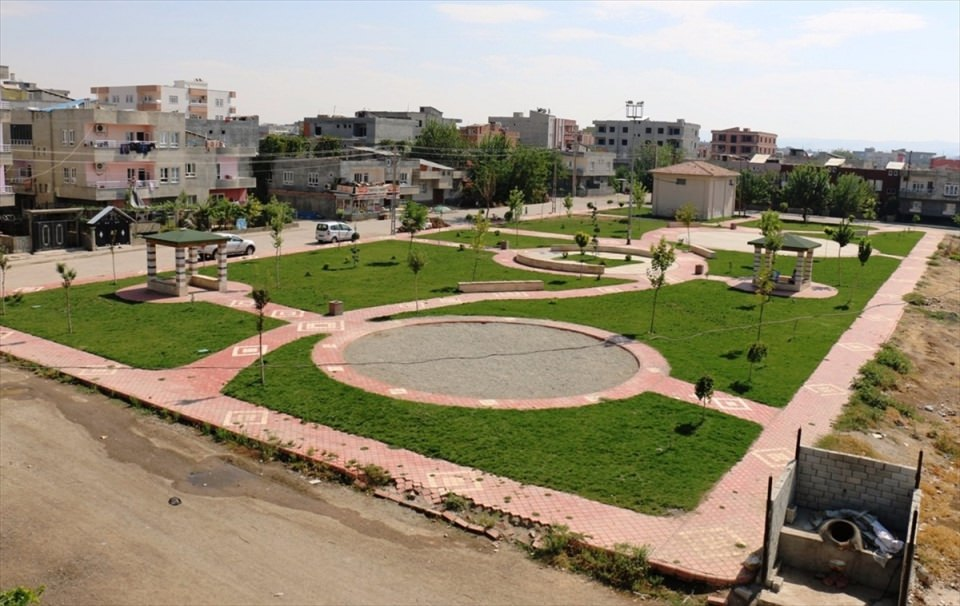 <p>Teröristler tarafından tahrip edilen bin 122 kamu binası onarıldı.</p>
<p> </p>