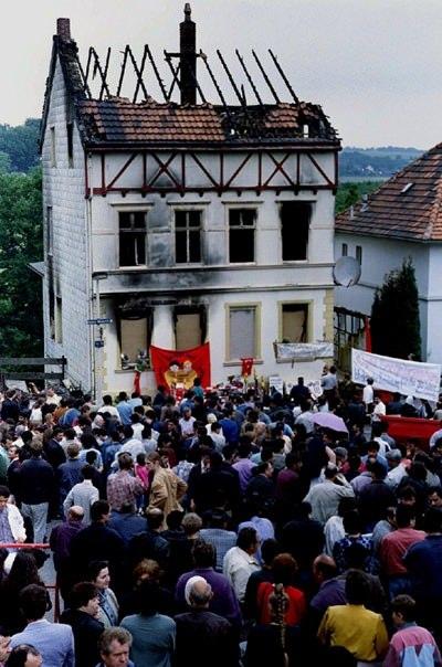 <p>Solingen, 1990'da Doğu ve Batı Almanya'nın birleşmesinin ardından ülkenin yaşadığı en büyük trajedi olarak kayıtlara geçti.</p>
<p> </p>