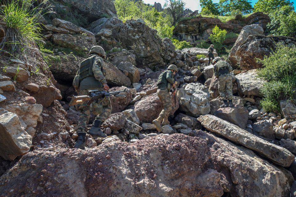 <p>Bölgenin Mehmetçik tarafından PKK'lı teröristlerden temizlenmesinin ardından vatandaşlar, bölgedeki doğal güzelliklerin tadını çıkarmaya başladı.  </p>
