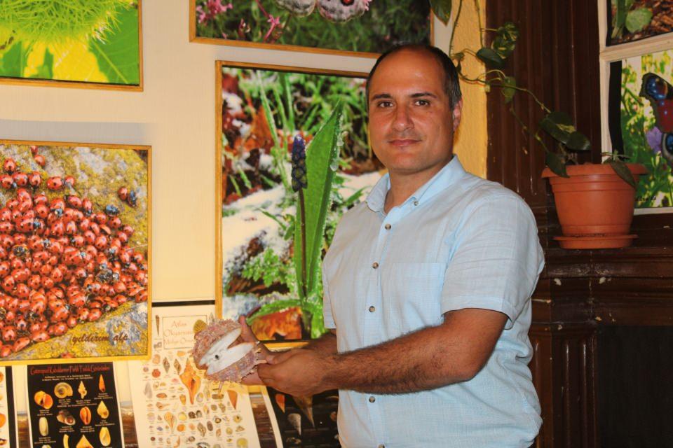 <p>İncelediğimiz her çiçekte her deniz canlısında, her doğa canlısında bu durumu görebilmek mümkündür. Doğanın dili aslında, sevgidir, uyumdur, estetiktir. Bizim doğadan öğreneceğimiz çok şey var. Kişisel olarak naçizane tavsiyem, öğrenme yolculuğumuzun hiçbir zaman tükenmemesidir."  </p>
