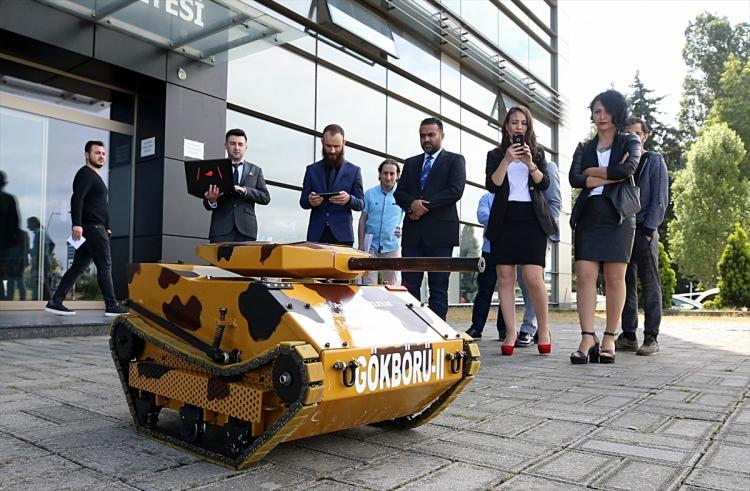 <p>Elektrik Elektronik Mühendisliği Bölümü Doktor Öğretim Üyesi Alaa Eleyan, AA muhabirine yaptığı açıklamada, projeye 2017 yılında başladıklarını, tankın arazi şartlarına uyum sağlayabilme gibi birçok özelliği bulunduğunu söyledi.</p>
<p> </p>