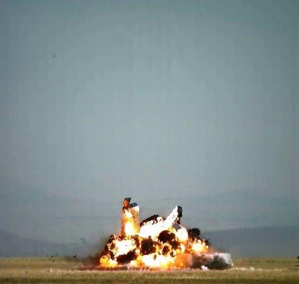 <p>Y&uuml;ksek hassasiyetle hedefe yaklaşma</p>

<p>300 Km menzil (Menzili geliştiriliyor)</p>
