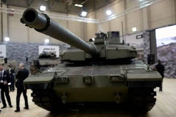 <p>Otokar tarafından &uuml;retilen T&uuml;rkiye'nin ilk Milli Ana Muharebe Tankı Altay'ın tasarımında, T&uuml;rk Silahlı Kuvvetleri'nin ger&ccedil;ekleştirebileceği her t&uuml;rl&uuml; harekat şartları ve katılım sağlayacağı BM/NATO harekatlarının ihtiya&ccedil;ları g&ouml;z &ouml;n&uuml;nde bulunduruldu.</p>

<p>&nbsp;</p>
