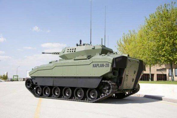 <p><strong><em>KAPLAN</em></strong></p>

<p>KAPLAN; muharebe ağırlığına bağlı olarak 22-25 Bg/ton g&uuml;&ccedil; ağırlık oranında, otomatik şanzımanlı, ana muharebe tankları ile ortak hareket yeteneğine sahip yeni nesil zırhlı muharebe aracı. Ara&ccedil; farklı alt sistemlerin entegre edilmesi suretiyle her t&uuml;rl&uuml; g&ouml;revi yerine getirmeye olanak sağlayan platform tasarımına sahip.</p>
