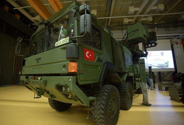 <p>Aktif elektronik taramalı birimler konusunda projede edinilen teknolojik birikim diğer bir&ccedil;ok radar ve elektronik harp sistemlerinde de kullanılabilecek. D&uuml;nyada sayılı &uuml;lkede var olan bu teknoloji &uuml;lkemizin elektronik harp sekt&ouml;r&uuml;nde geldiği aşamaya g&ouml;stermesi bakımından da b&uuml;y&uuml;k &ouml;neme sahip bulunuyor.</p>

<p>&nbsp;</p>
