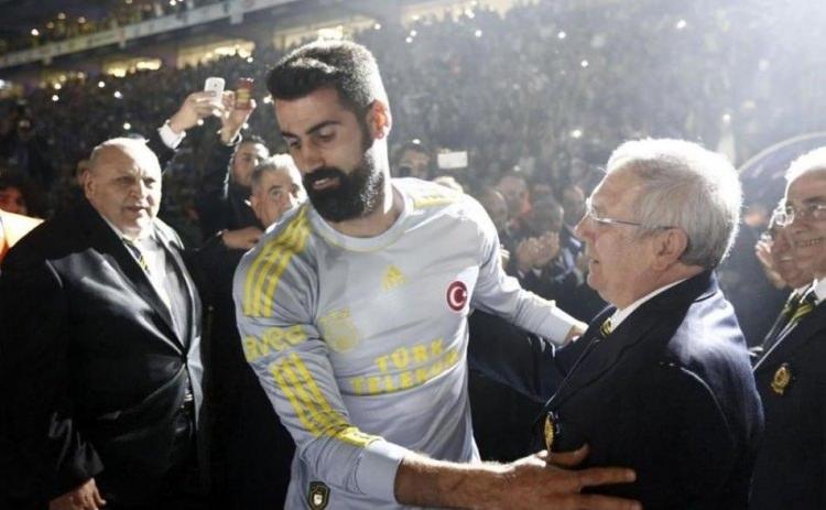 <p>EN ÇOK ŞAMPİYONLUK GÖREN BAŞKAN</p>

<p>Fenerbahçe'de profesyonel dönemde en fazla şampiyonluk yaşayan başkan olan Yıldırım, 2000-2001, 2003-2004, 2004-2005, kulübün 100. yılı olan 2006-2007, 2010-2011 ve 2013-2014 sezonlarında takımının şampiyonluğunu gördü.</p>
