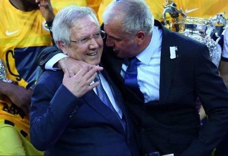 <p>8 ŞAMPİYONLUĞUN 7'Sİ YILDIRIM İLE</p>

<p>Avrupa'nın en başarılı ve kariyerli başantrenörü Zeljko Obradovic'i 2013 yılında takımın başına getiren Yıldırım, erkek basketbol takımıyla ligde 7 kez şampiyonluk sevinci yaşadı. Fenerbahçe, erkek basketbolunda tarihinde 8 şampiyonluğun 7'sini Yıldırım döneminde elde etti.</p>
