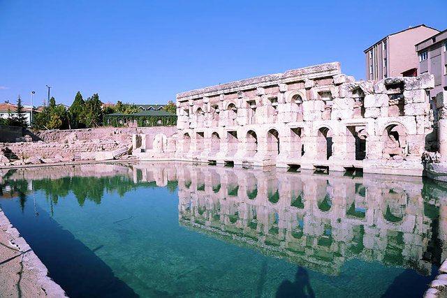 <p>Yozgat’ın Sarıkaya İlçesi’nde bulunan ve ‘Kral Kızı Hamamı’ adıyla bilinen, 2 bin yıllık ‘Basilica Therma Roma Hamamı’, UNESCO Dünya Mirası Geçici Listesi’ne girdi.</p>

<p> </p>
