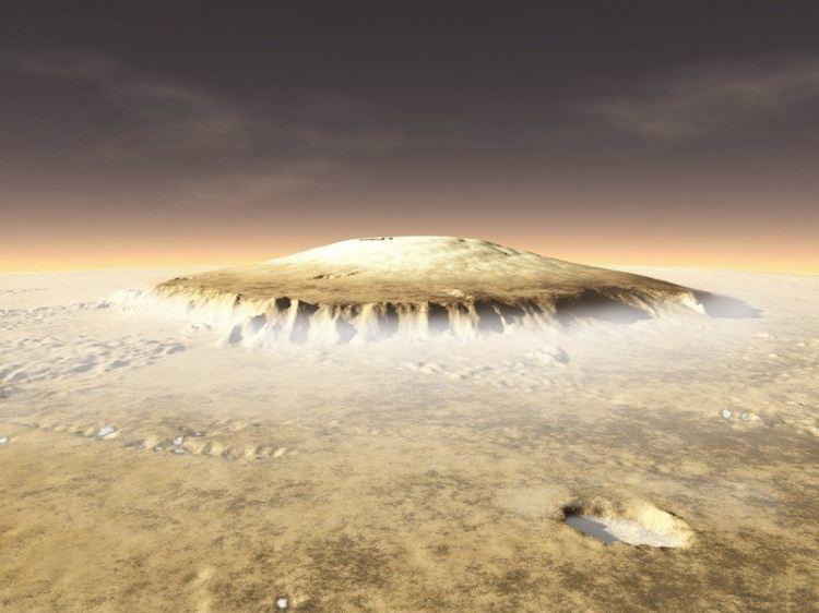 <p><strong>En yüksek dağ nerede?</strong></p>

<p>Dünya'da değil, Mars'ta... Dev volkan Olympus Dağı (Latincede Olympus Mons) güneş sistemindeki ve bilinen evrendeki en yüksek dağdır. 22 km yüksekliğindeki Olympus Dağı Everest'ten üç kat daha yüksek. 624 km genişliğindeki bu dağ Britanya adalarının bulunduğu alanın tamamını kaplayabilir.</p>
