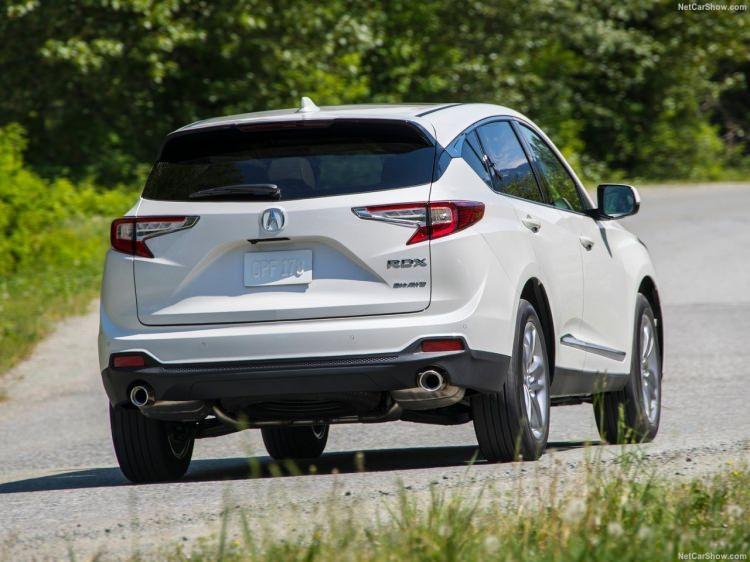 <p>SUV'da direkt enjeksiyonlu ve turboşarjlı 2.0 litrelik 16 valflı 4 silindirli motor var ve otomobil 272 beygir gücüne sahip.</p>
<p> </p>
