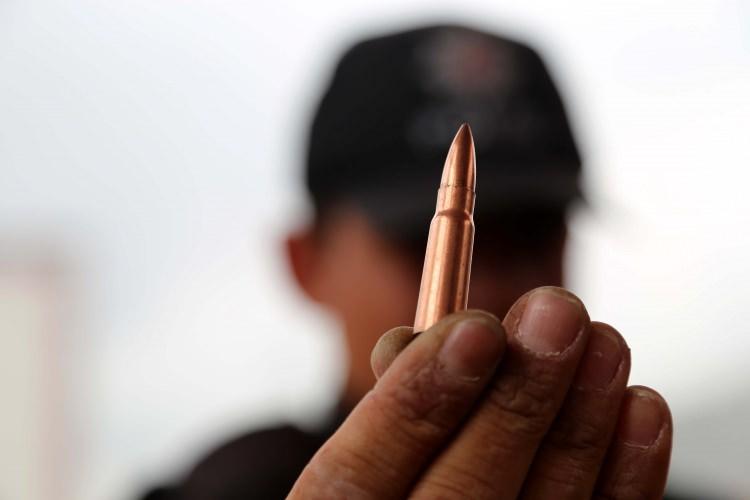 <p>Bu kapsamda ilk eğitimlerini bir süre önce alan 620 polis 25 Mayıs'ta kentte göreve başlarken, güvenlik ve huzurun sağlanması amacıyla belirlenen kriterleri taşıyan ve gönüllülük esasına göre seçilen 800 Suriyeli daha Polis Akademisi tarafından verilen eğitimlerde zorlu görevlerine hazırlanıyor. </p>