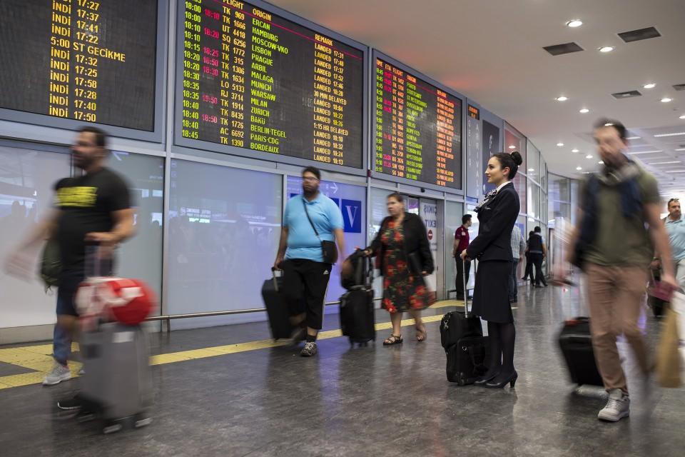<p>Kabin memuru Pire, her yıl uygulamalı olarak alınan ilk yardım eğitimini tazelediklerini, daha önce model bebek üzerinde uygulama yaparken hissettiklerinin aynısını sefer sırasında da hissettiğini belirtti. </p>
<p> </p>