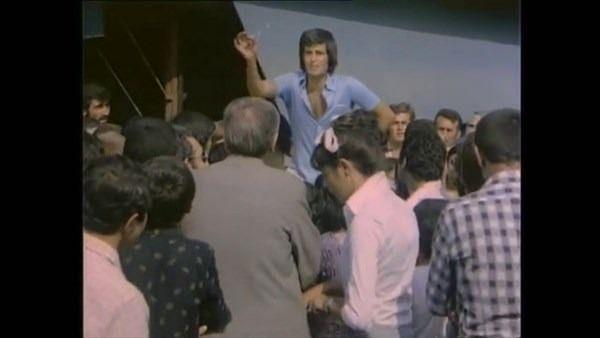 <p>1975 yapımı 'Ateş Böceği' filminde sahneler arasında Necla Nazır'ın gömleğinin değiştiği görülüyor. </p>

<p> </p>
