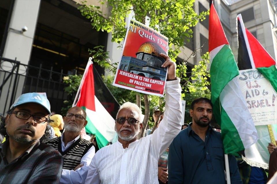<p>İsrail'in, Gazze sınırındaki "Büyük Dönüş Yürüyüşü"ne katılan Filistinlilere, gazeteciler ve sağlık çalışanlarına yönelik saldırılarını protesto etmek amacıyla ABD'nin Chicago kentinde "Filistin Yürüyüşü" düzenlendi.</p>

<p> </p>
