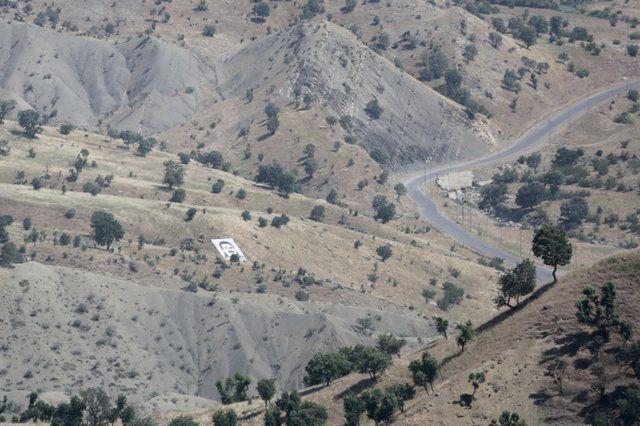 <p>Terör örgütü PKK’nın en büyük kampının bulunduğu Kuzey Irak’taki Kandil Dağı görüntülendi. Kandil Dağı’nda terör örgütü PKK’nın varlığı, örgütün elebaşısı Abdullah Öcalan’ın posterinin bulunduğu alanla başlıyor.</p>

<p> </p>

