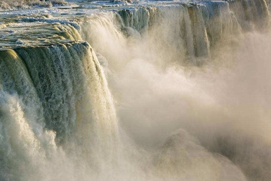 <p>Amerika Kanada sınırında yer alan büyüleyici güzellikteki Niagara Şelalesi.</p>
