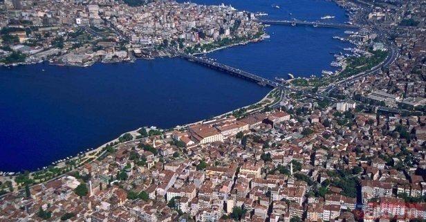 <p><strong>YAPI KAYIT BELGESİ BEDELİ NASIL BELİRLENECEK?</strong></p>
<p>Yapı Kayıt Belgesi bedeli, yapının bulunduğu arsanın 29/7/1970 tarihli ve 1319 sayılı Emlak Vergisi Kanunu'na göre belirlenen emlak vergi değeri ile binanın toplam yapı alanı dikkate alınarak hesaplanacak yapı yaklaşık maliyet bedelinin toplamı üzerinden, yapının konut veya ticaret olarak tek kullanımlı veya karma kullanımlı olup olmadığı da gözetilerek ve karma kullanımlı yapılarda konut ve ticari olarak kullanılan alanların arsa oranları ayrı ayrı dikkate alınarak konutlarda yüzde 3, ticari kullanımlarda yüzde 5 katsayısı ile çarpılması suretiyle belirlenecek..</p>
