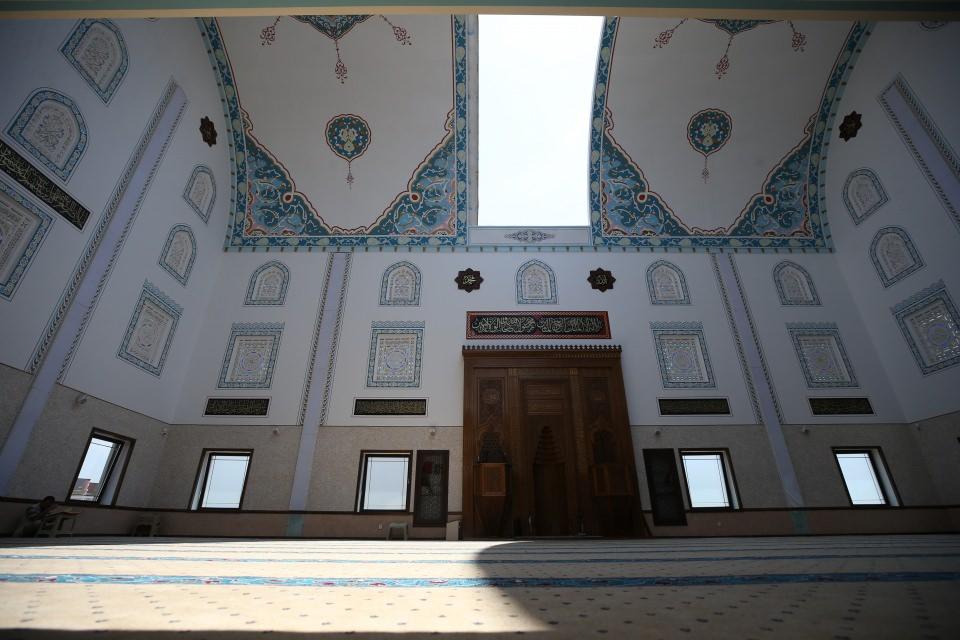 <p>Ramazanda sıcaklara klima fayda etmiyor ayrıca sağlık açısından da klima yararlı değil. Biz bu sistemi doğal klima olarak görüyoruz. </p>