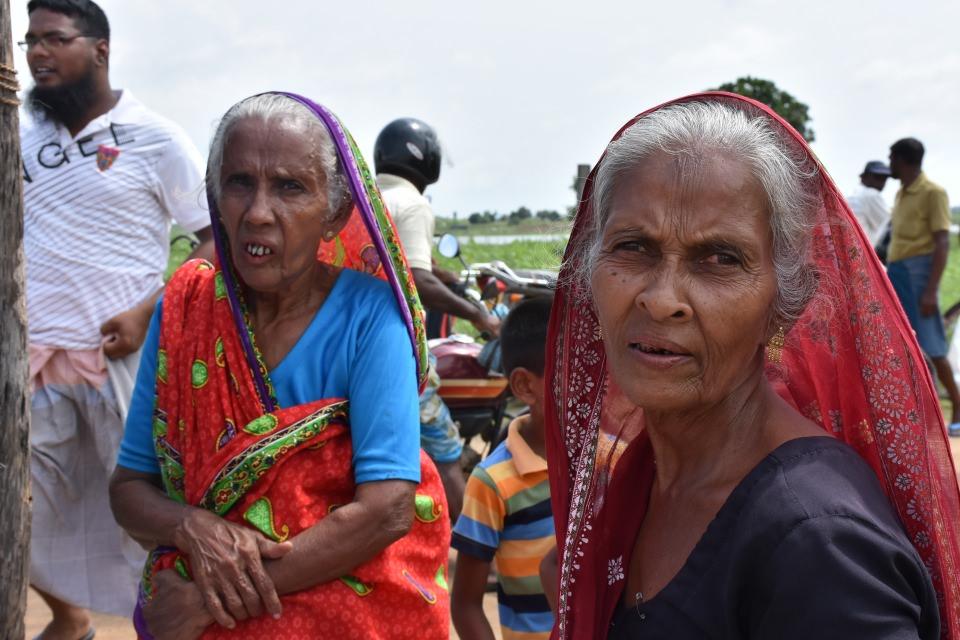 <p>Hindistan'ın güneyinde coğrafi yapısından dolayı "Hindistan'ın gözyaşı" olarak bilinen ve insanlığın "baba yurdu" olarak rivayet edilen Sri Lanka'da Hindular, Budistler ve Hristiyanlar bir arada yaşıyor.</p>