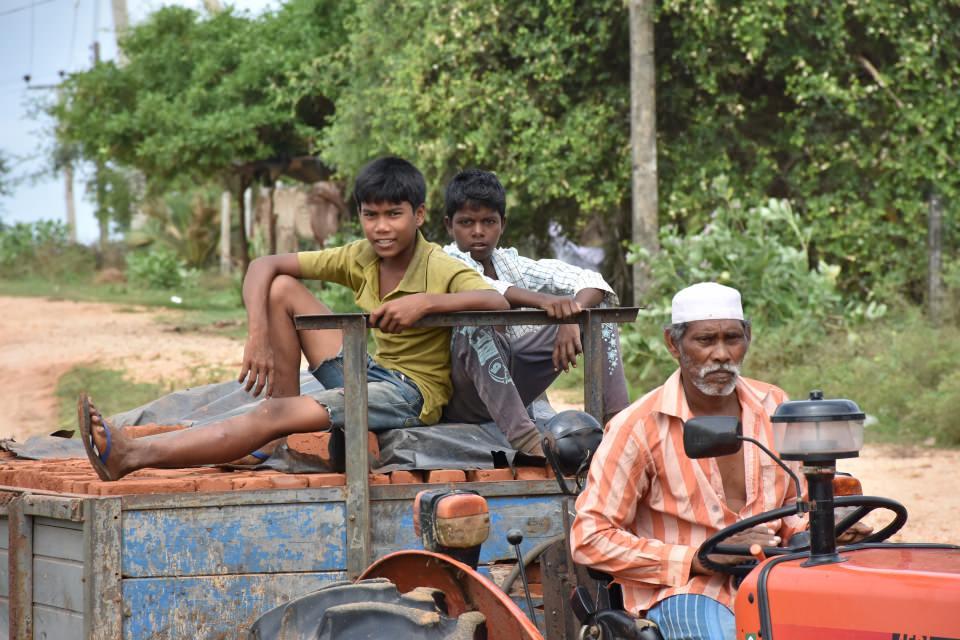 <p>Hindistan'ın 31 kilometre güneyinde, Hint Okyanusu'ndaki ada ülkesi Sri Lanka, haritadaki şeklinin gözyaşına benzemesi nedeniyle halk arasında "Hindistan'ın gözyaşı" olarak anılıyor.</p>
<p> </p>