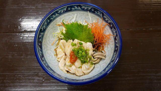 <p>İstiridye salatasının son hali bu şekilde...</p>

<p> </p>
