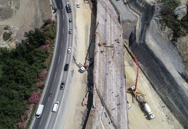 <p>Ulaştırma, Denizcilik ve Haberleşme Bakanlığı'nın çıktığı ihaleyle, 2011 yılının Eylül ayında projeye yap-işlet-devret modeliyle başlandı. </p>