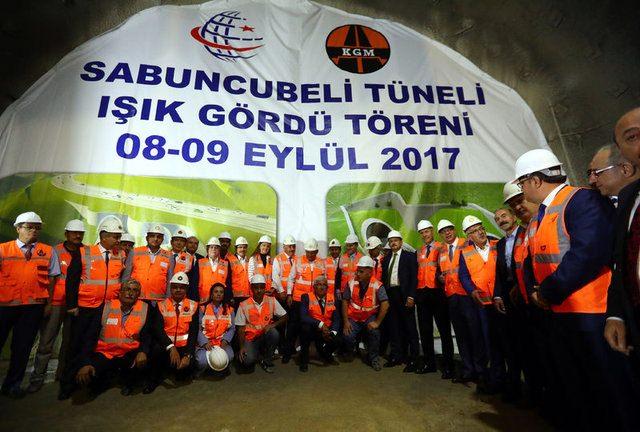<p>9 Eylül 2017 tarihinde iki ucu birleştirilen tüneller, artık son düzenlemelerin yapılmasının ardından 11 Haziran 2018 tarihinde, Başbakan Binali Yıldırım tarafından kullanıma açılacak.</p>