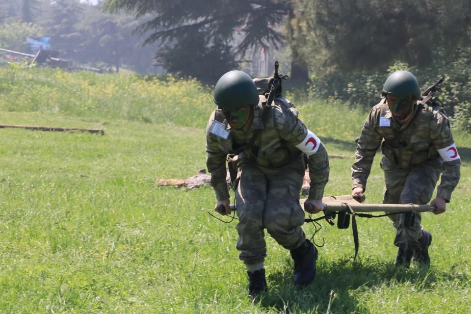 <p>Eğitimleri kapsamında muharebe alanında hizmet vermek üzere daha önce sınırlı ilk yardım ve tıbbi müdahale yetkisi bulunan "sıhhiye elemanı" uzman erbaşlar yetiştirildiğine dikkati çeken Üstün, şöyle devam etti:</p>
<p> </p>