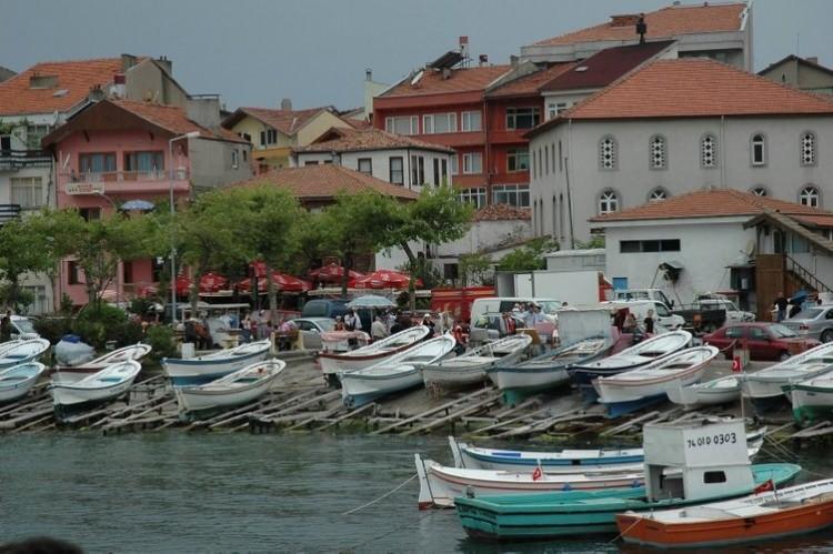 <p>İnsanlar Ege ve Akdeniz'i yeterince keşfetti. Karadeniz keşfedilmeyi bekliyor. İlçemize gelen turistler kültür, deniz ve kum turizmini bir arada yaşama imkanına sahip oluyor.</p>