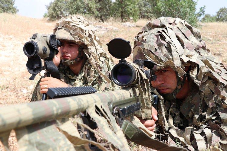 <p>Bayramlaşamadığını belirten Avcı, Arıkanoğlu'nun izniyle Manisa'daki ailesini telefonla arayarak bayramlaştı.</p>
<p> </p>
