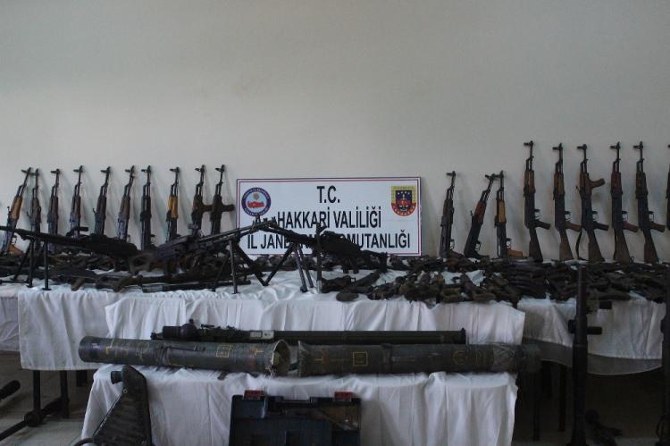 <p>Artık Türkiye uzun yıllardan beri kendisini meşgul eden Kandil gibi bir dertten de kurtulacaktır. Allah milletimizi ve devletimizi güçlü kılsın. Güçlü olursanız bunu başarabilirsiniz. İnanıyorum ki milletimiz o günü görünce çok daha rahatlayacaktır.</p>
