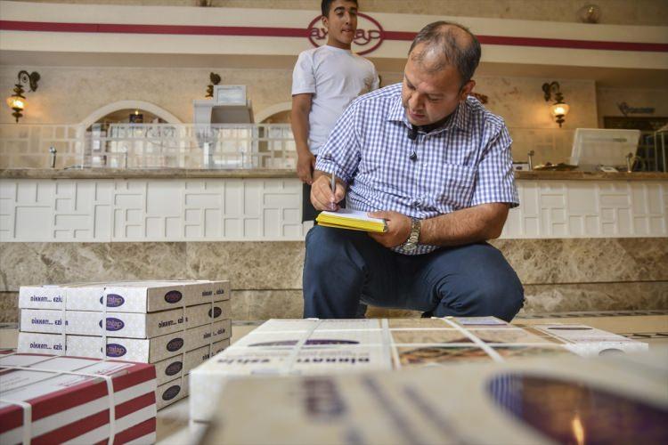<p>Baklava kargoculuğu yapan Faruk Yıldız ise Gaziantep'in eşsiz lezzetini Türkiye'nin her yerine ulaştırabildiklerini dile getirdi.</p>
<p> </p>