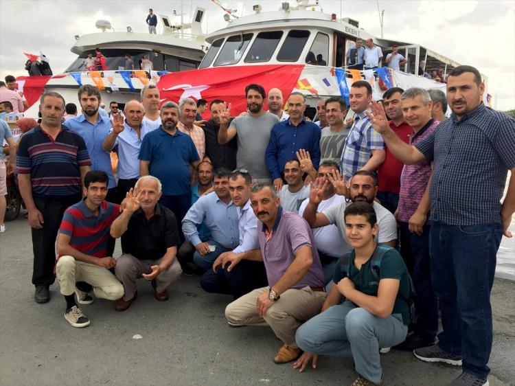 <p>Terörle mücadelede Cumhuriyet tarihinin en kritik döneminin yaşandığına dikkat çeken Alkin, "Terörle mücadeledeki büyük başarı önümüzdeki dönemde sadece Doğu ve Güneydoğu'nun kalkınması sayesinde Türkiye'nin ekonomik büyümesine katkı sağlayacaktır" ifadelerini kullandı. </p>