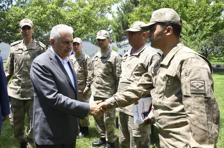 <p>Yıldırım, 81 milyon vatandaşın destek ve duasının Mehmetçik ile olduğunu ifade etti.</p>