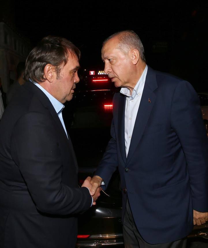 <p>Erdoğan, Yıldırım Demirören, Tayfun Demirören, Meltem Demirören Oktay ve diğer aile üyelerine taziyelerde bulundu.</p>
<p> </p>