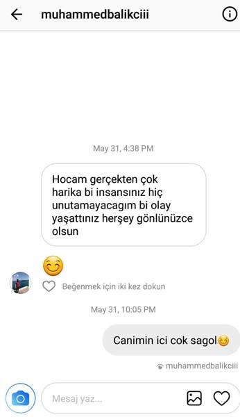 <p>Amaçsız, hayalsiz, aşksız kalmasın o güzel yürekleriniz. Bir deli hocamız vardı dersiniz. Bu satırlar kalsın benden size bir hatıra. Alın götürün yanınızda. Ama bilin ki delilik, Montaigne'nin dediği gibi özgür bir kafanın yiğitçe çıkışları, yüce ve görülmedik bir erdemin ortaya attıklarıyla çok yakın kapı komşusudur. Deli olarak nitelendirilenlerden olmanız dileğiyle."</p>