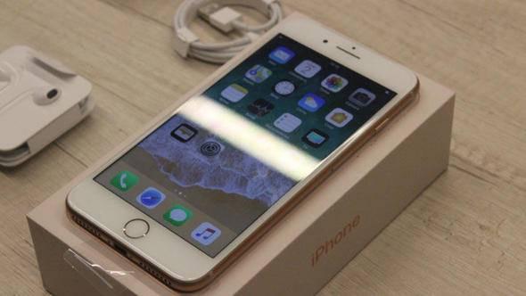 <p>iPhone 8 </p>

<p>8.5 milyon sattı</p>
