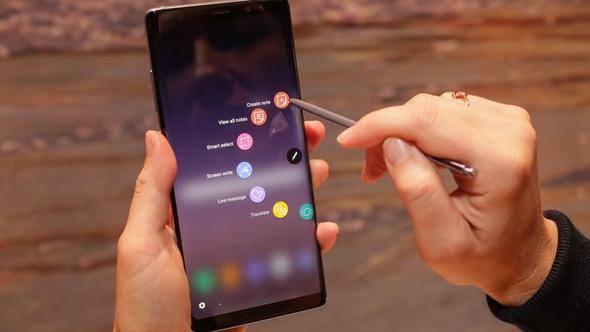 <p>Samsung Galaxy Note 8 </p>

<p>Depolama hafızası: 64/128/256 GB<br />
Bellek: 6 GB RAM</p>
