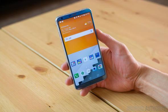 <p>LG G6 </p>

<p>Ağırlığı: 163 gram <br />
Ekran çözünürlüğü: 5.7 inç ekran, 1440x2880 piksel çözünürlük</p>
