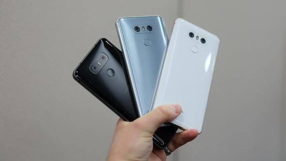 <p>LG G6 </p>

<p>Ön kamera: 5 MP<br />
Arka kamera: 13 MP</p>
