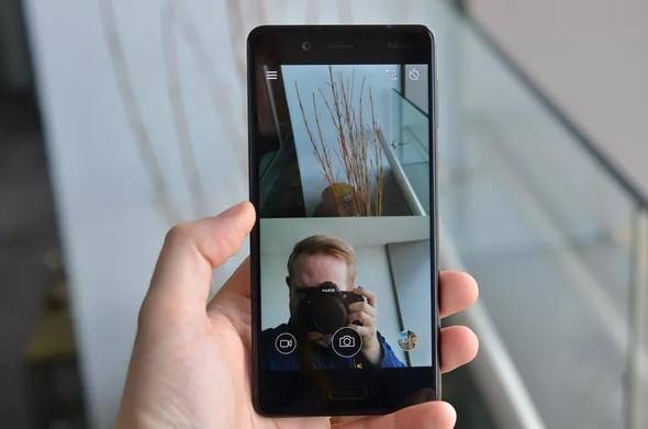 <p>Nokia 8 </p>

<p>Fiyat: 2799 TL</p>
