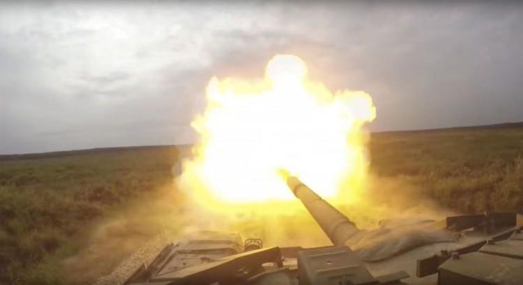 <p>154 mm topa ev sahipliği yapan tankın NATO envanterindeki zırhlı araçlara karşı büyük bir tehdit oluşturduğu düşünülüyor.</p>