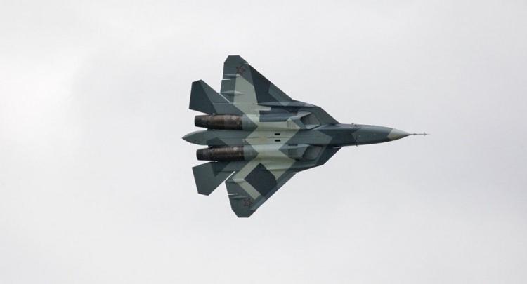 <p>Sukhoi PAK FA (T-50) Rusya Hava Kuvvetleri'nin modern yüzünün temsilcisi. Uçak 9G'ye kadar manevra yapabiliyor.</p>