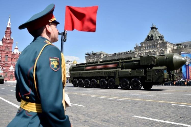 <p>RS-24 Yars füzesi 2015'teki 'Zafer Günü'nde Kızıl Meydan'daki gösteride görücüye çıkmıştı.</p>
