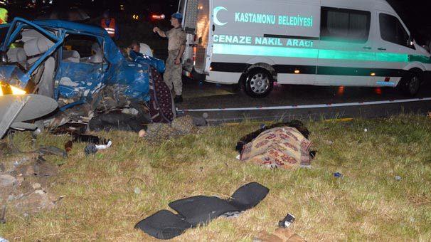 <p>Kastamonu-İnebolu kara yolu Kırcalar Mevkii Duruçay Köyü Kavşağında bayram ziyaretinden evlerine dönen ailenin karıştığı kazada 6 kişi hayatını kaybetti, 2 kişide yaralandı.</p>

<p> </p>
