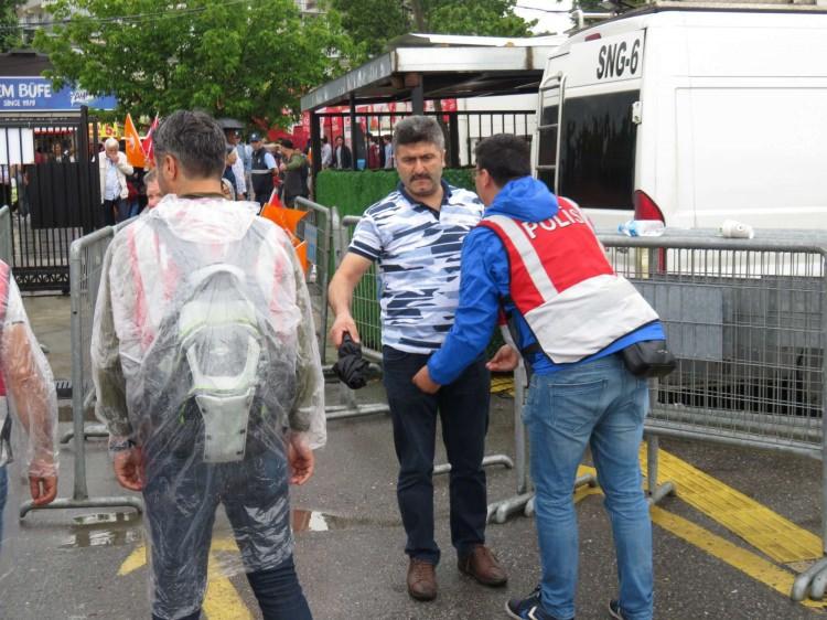 <p><strong>YOLCU TEKNELERİYLE ÜSKÜDAR'DAN YENİKAPI'YA GEÇTİLER</strong></p>
<p>Yenikapı Miting Alanı'nda düzenlenecek AK Parti'nin "Büyük İstanbul Mitingi"ne katılmak isteyenler Üsküdar'dan yolcu tekneleriyle Yenikapı'ya geçiyorlar.</p>