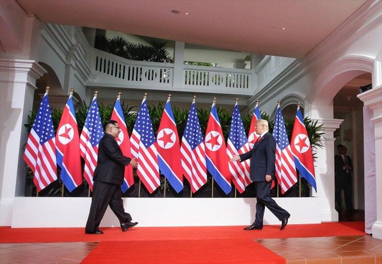 <p>ABD Başkanı Donald Trump, Kuzey Kore lideri Kim Jong-un ile Singapur'daki tarihi zirvede yaptığı baş başa görüşmesini, "Zirve çok çok iyi gidiyor; (iki ülke arasındaki) ilişki harika." sözleriyle nitelendirdi.</p>

<p> </p>
