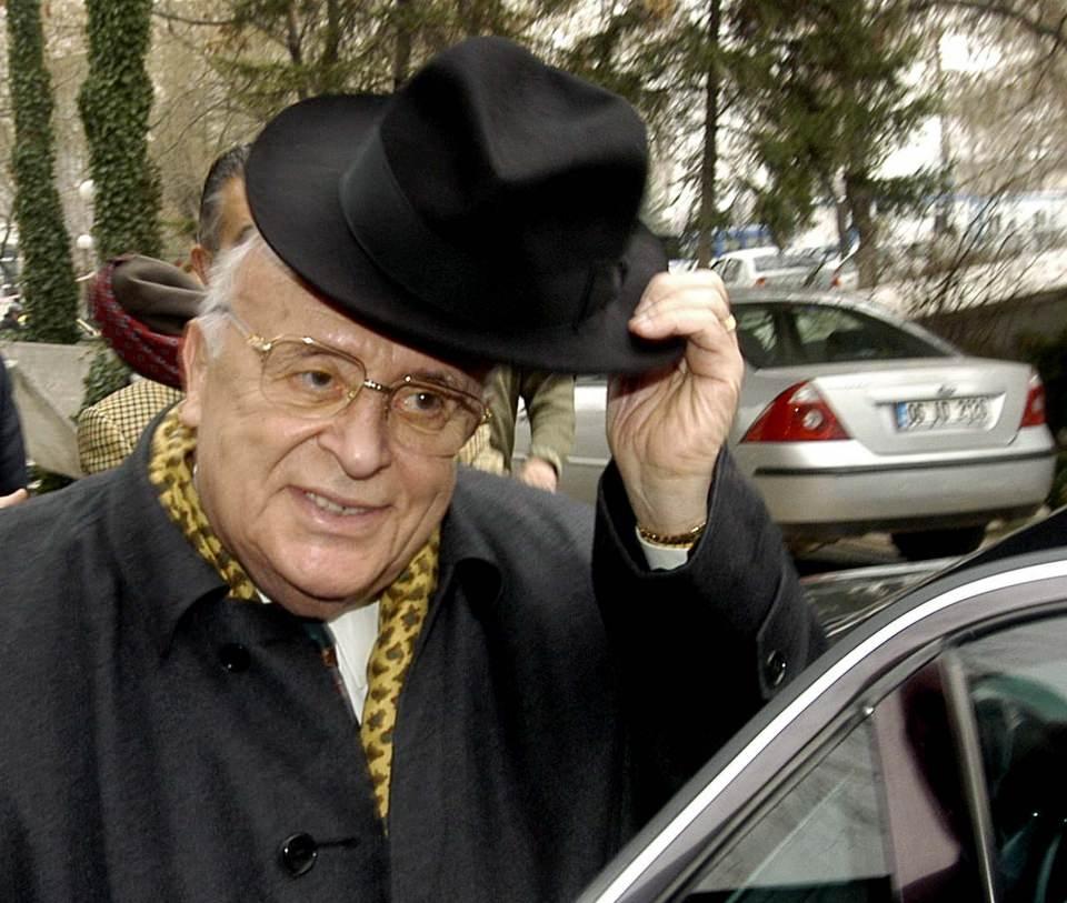 <p>9. Cumhurbaşkanı Süleyman Demirel, 25 Aralık 2003'de TZOB'un kuruluşunun 40. yıldönümü nedeniyle yapılan toplantıya katıldı.</p>
