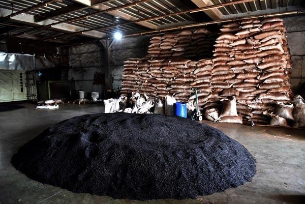 <p>Çalışma başlatan ekipler, merkez Akdeniz ilçesi Huzurkent Mahallesi'nde bulunan depoyu 1 hafta süreyle takip etti. </p>